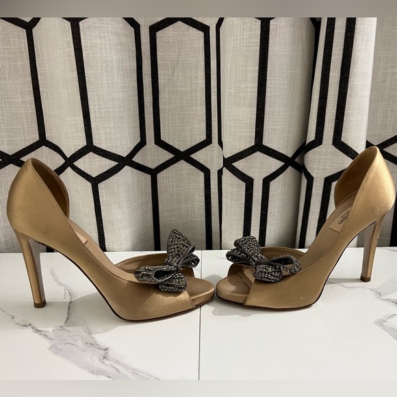 Valentino Garavani gold satin with crystal metallic bow open toe heel size 36.5 - Picture 3 of 9